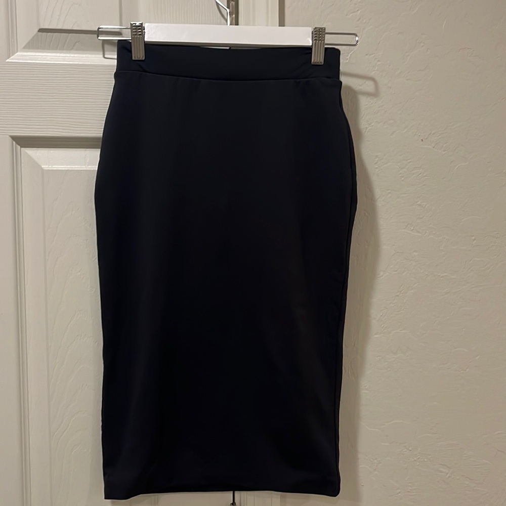 Aritzia Babaton stretch skirt